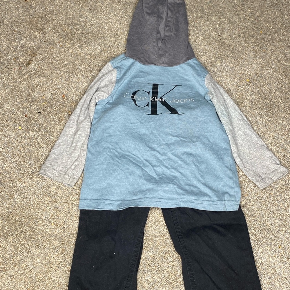 Toddler 3t Calvin Klein outfit. Shirt & top. Like new. Good condition.